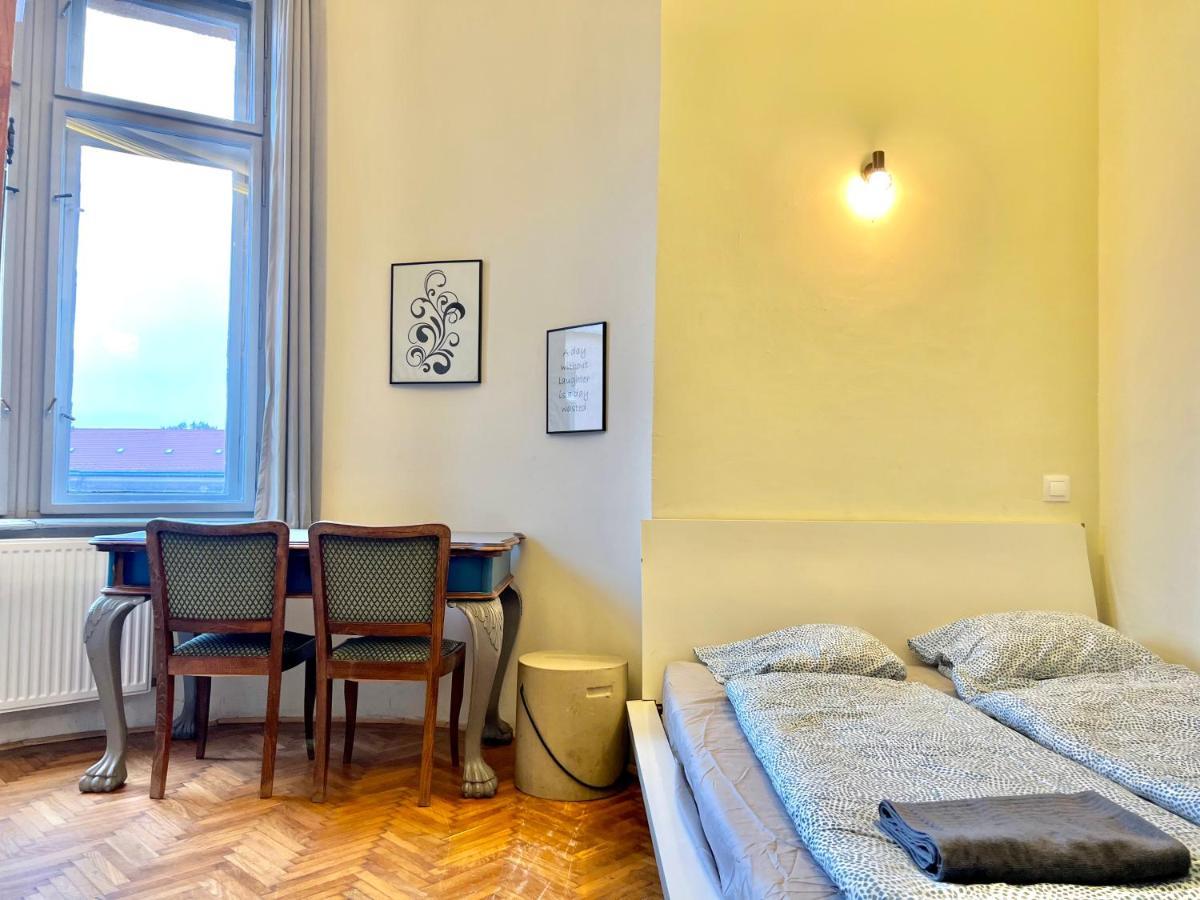 F14 Guest House By Small Home Budapest Extérieur photo